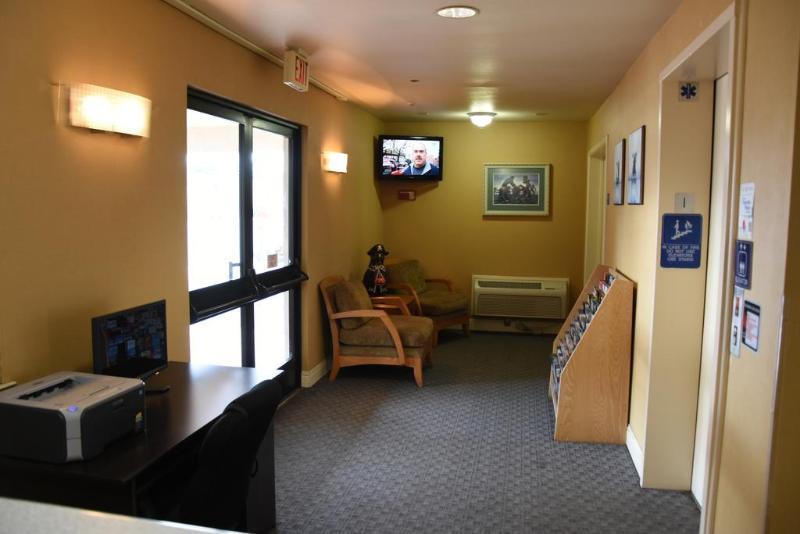 Motel Howard Johnson By Wyndham Middletown Newport Area Extérieur photo