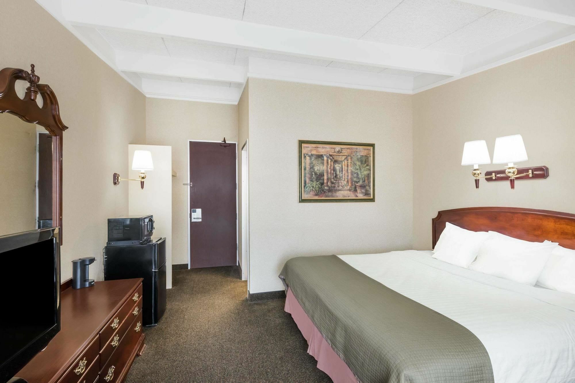 Motel Howard Johnson By Wyndham Middletown Newport Area Extérieur photo